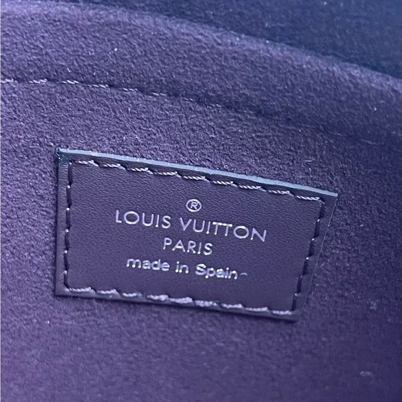 Louis Vuitton Plum Wristlet Clutch - Picture 8 of 12